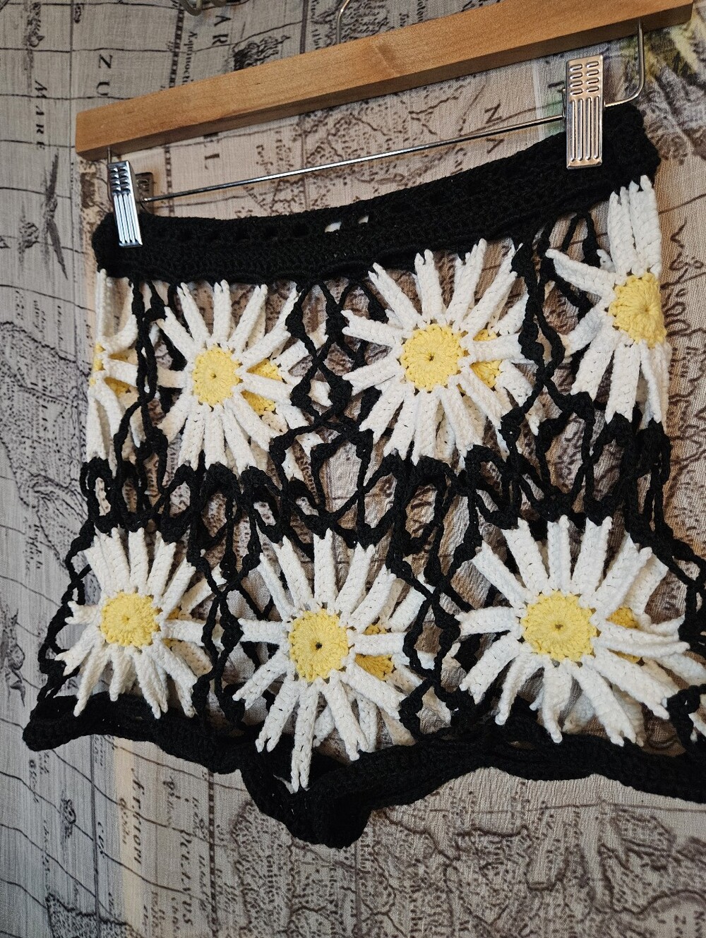 Knit Daisy Shorts Small